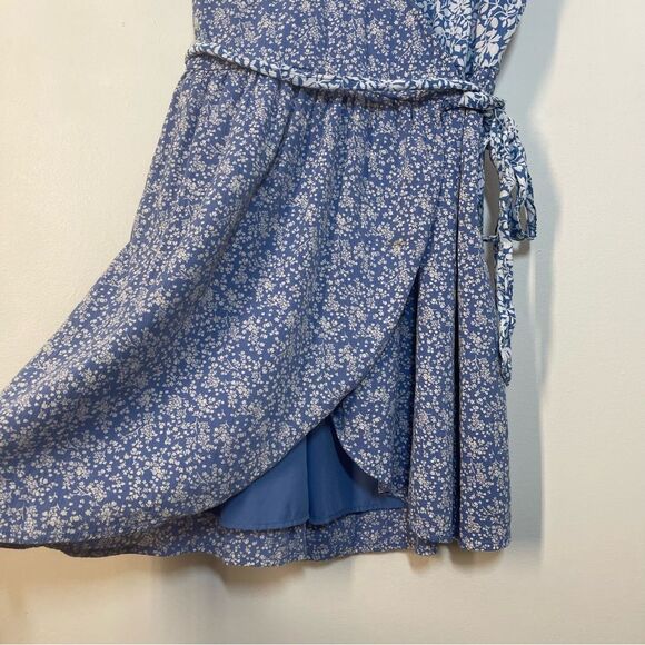 American Eagle Outfitters Floral Mix Short Sleeve Wrap Dress Size Medium - Picture 8 of 16